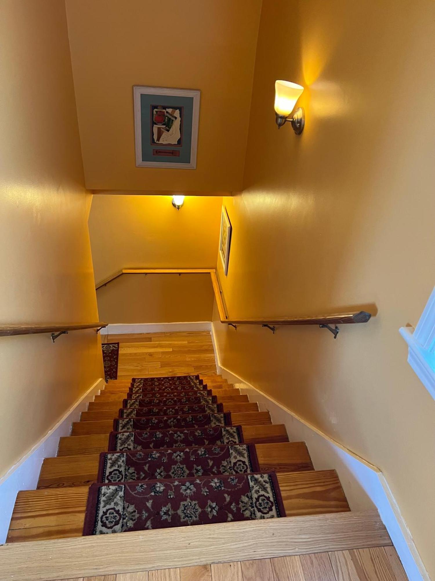 Beautiful Townhouse 2 Br's, 2 Bath's Apartment